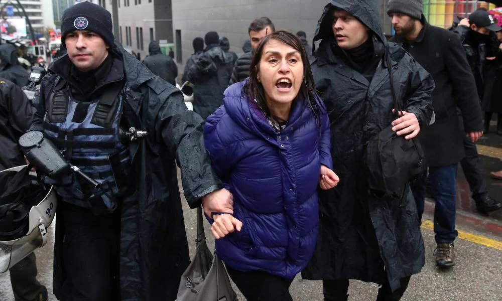 Νέο πογκρόμ συλλήψεων στη Τουρκία: Ο Ερντογάν συλλαμβάνει αδιακρίτως